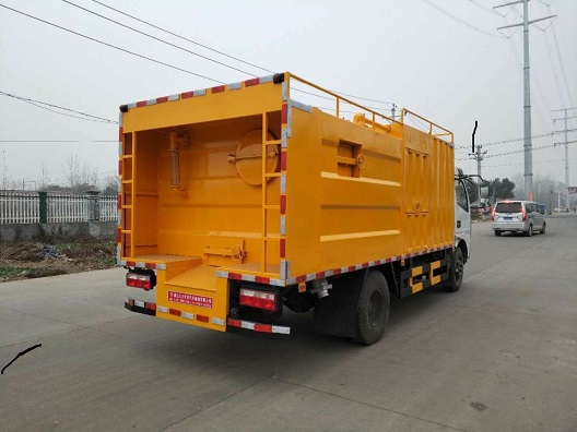 新型污水处理车_管道疏通车