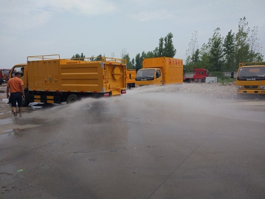 新型污水处理车_地下室管道疏通车