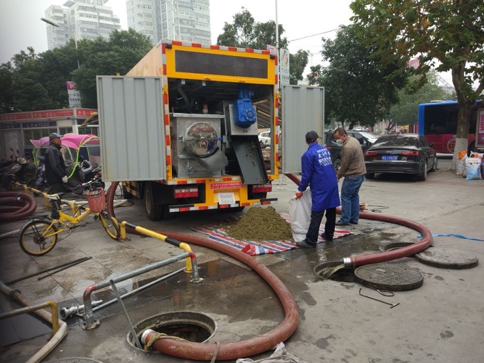 黄牌吸污净化车_东风小多利卡污水处理车