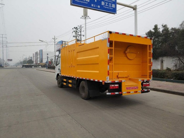 东风大多利卡污水处理车_管道疏通车