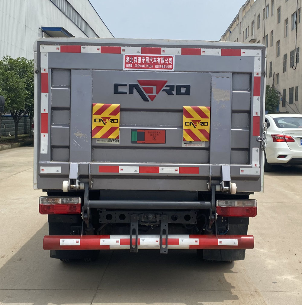 舜德牌SDS5044XTYEQ6型密闭式桶装垃圾车