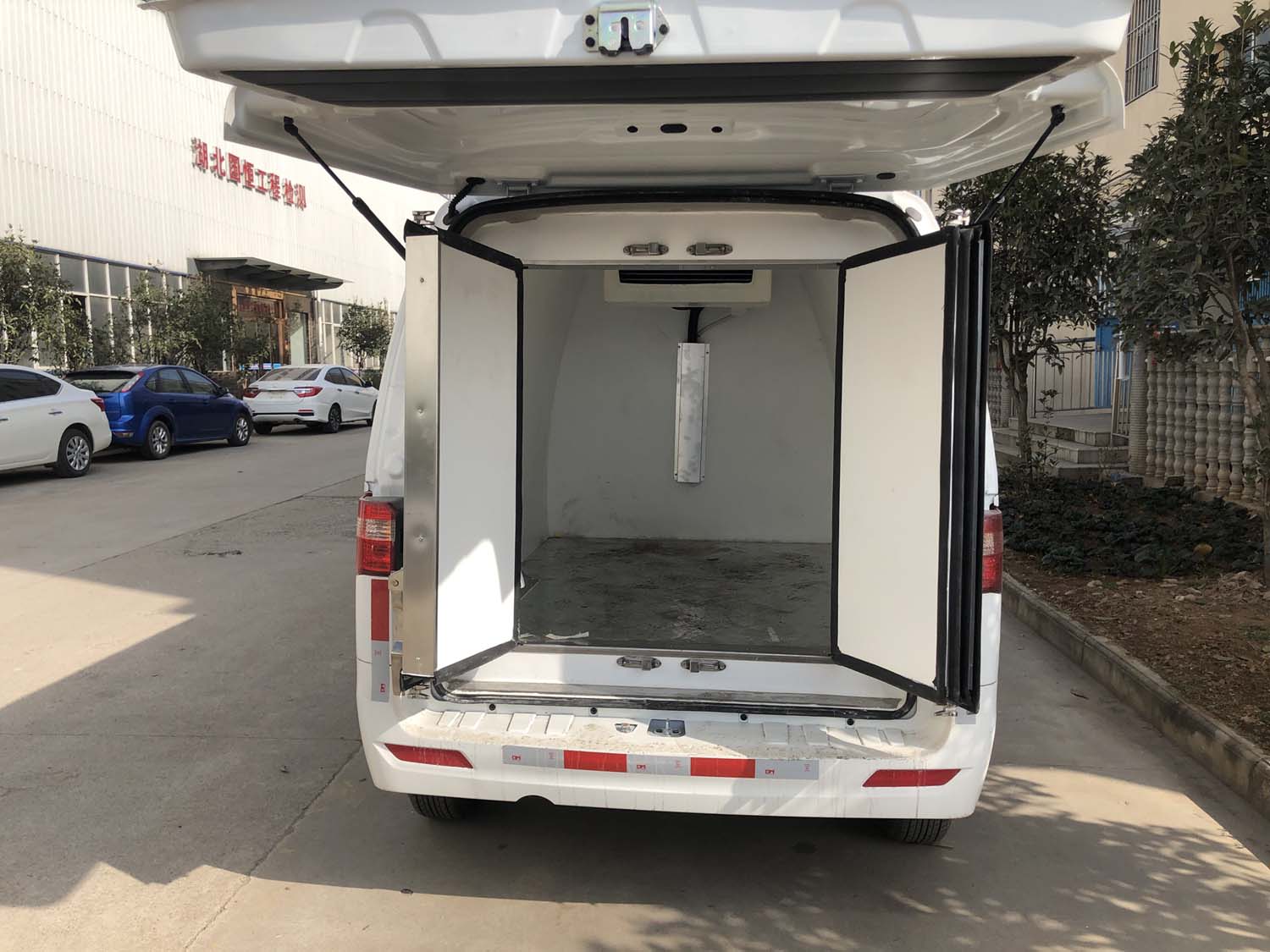 舜德牌SDS5021XLCJK6型冷藏车